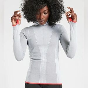 Athleta Flurry Downslope Turtleneck size medium like new